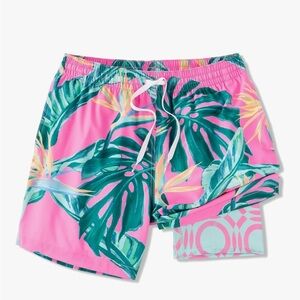 Chubbies Mens The Birds of Paradise 5.5" (Classic Lined
Swim Trunk)